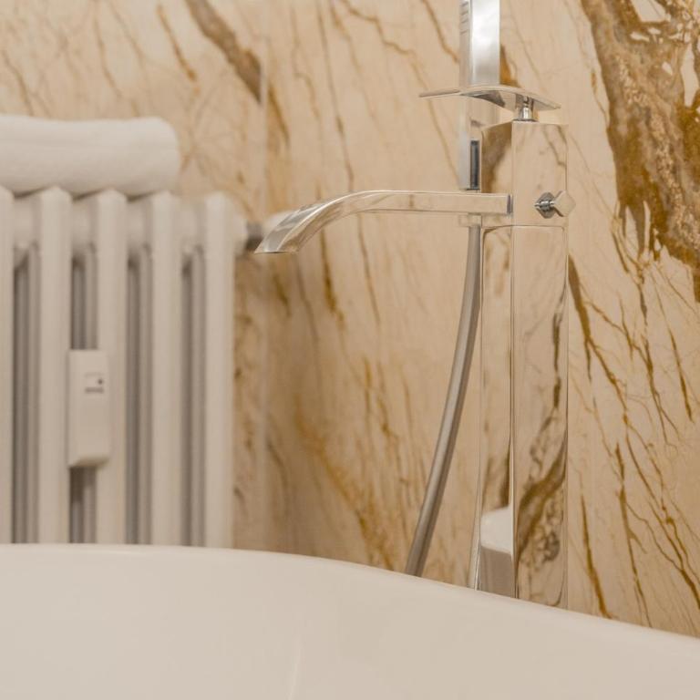 Mani -Residenza Santa Teresa,eleganza e design nel cuore di Torino - Appartamento - 92