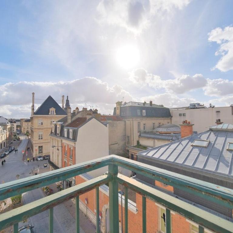 Le Nacré, Right in the heart of the city, City view - Two-Bedroom Apartment - 7