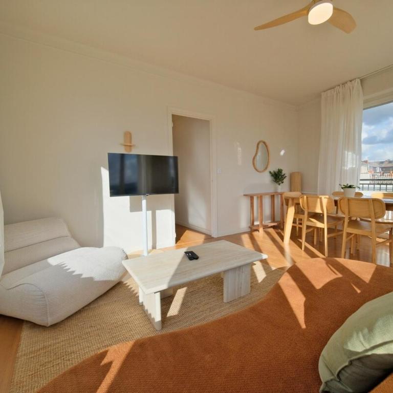 Le Nacré, Right in the heart of the city, City view - Two-Bedroom Apartment - 13