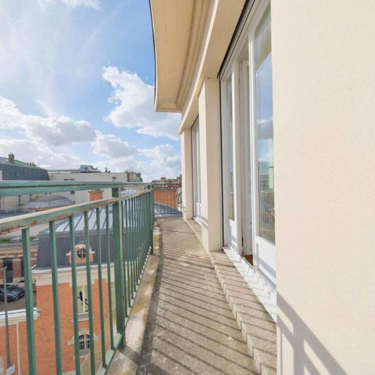 Le Nacré, Right in the heart of the city, City view - Two-Bedroom Apartment - 15
