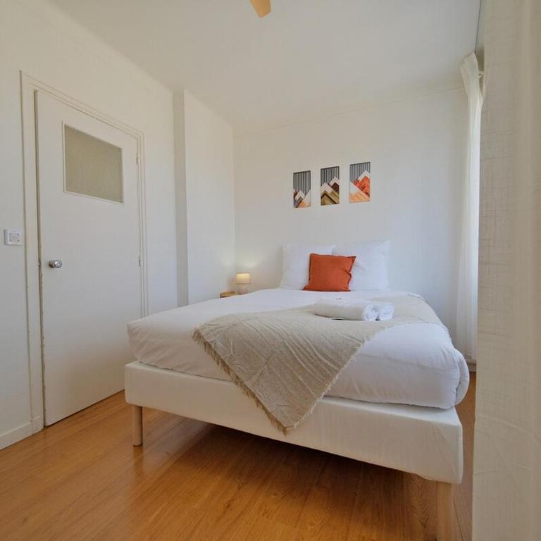 Le Nacré, Right in the heart of the city, City view - Two-Bedroom Apartment - 38