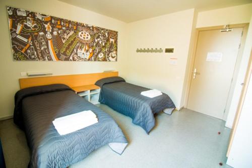 Barcelona Pere Tarrés Youth Hostel - Twin Room with Private Bathroom - 3