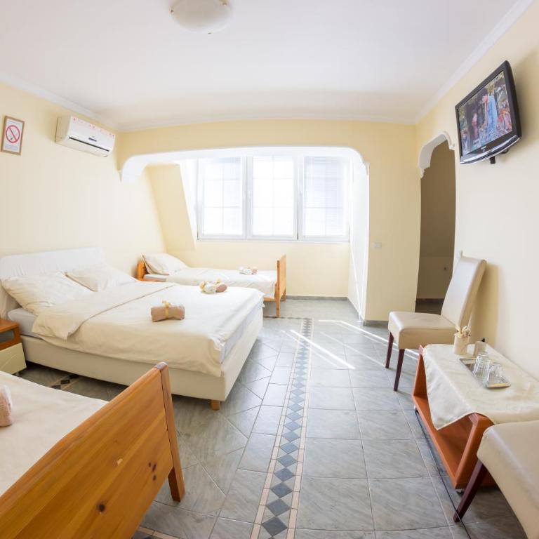 Villa Ami - Četvorokrevetna Soba sa Sopstvenim Kupatilom - 3