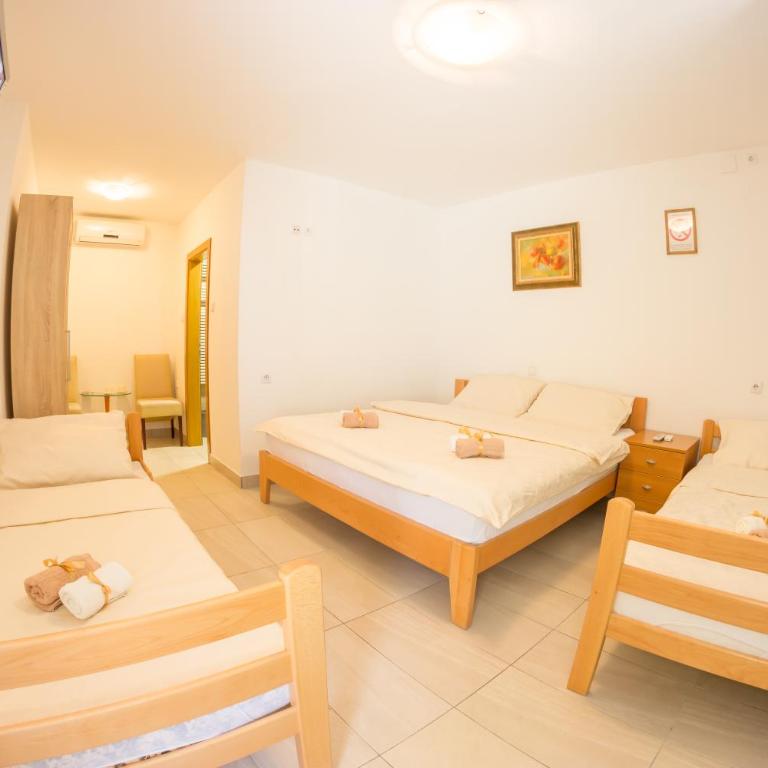 Villa Ami - Četvorokrevetna Soba sa Sopstvenim Kupatilom - 3