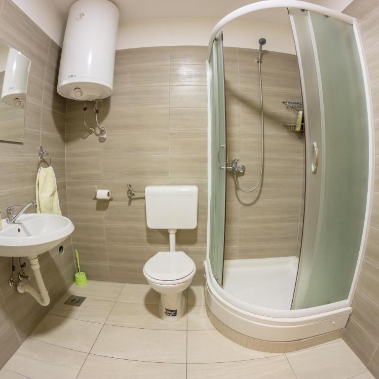 Villa Ami - Četvorokrevetna Soba sa Sopstvenim Kupatilom - 4