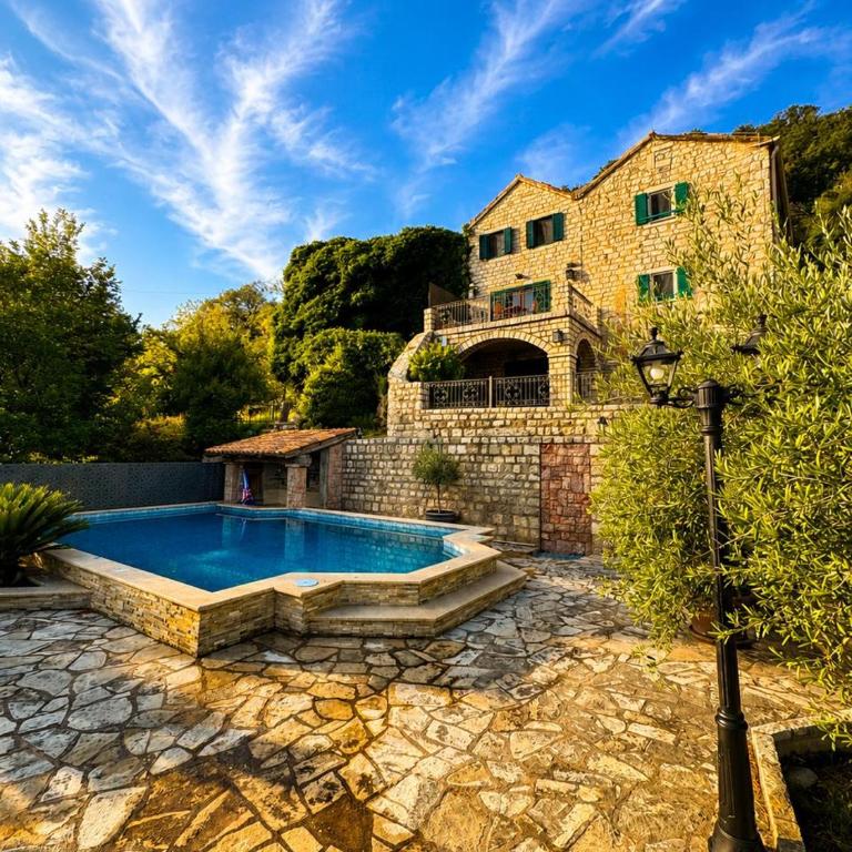 Villa Pietra Luxury Escape - Vila - 15