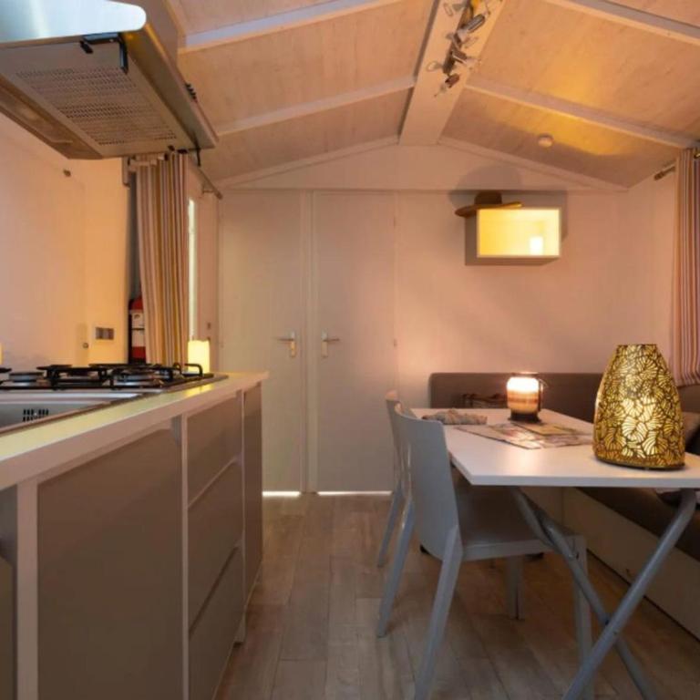 Mobil-home confortable avec terrasse - 4 pers. - FR-1-929-3 - Mobile Home - 2