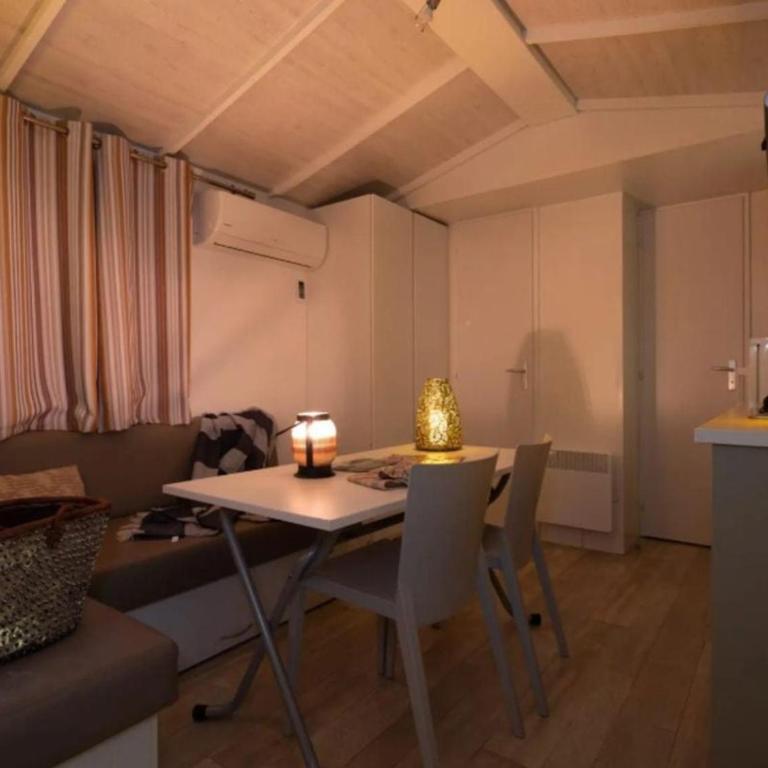 Mobil-home confortable avec terrasse - 4 pers. - FR-1-929-3 - Mobile Home - 5