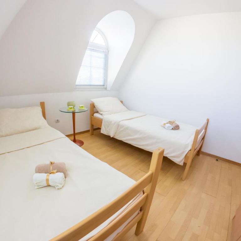 Villa Ami - Deluks Dvokrevetna Soba sa Bračnim Krevetom/Zasebnim Krevetima - 1