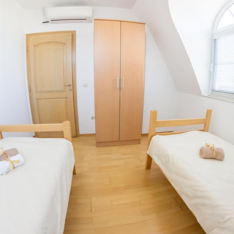 Villa Ami - Deluks Dvokrevetna Soba sa Bračnim Krevetom/Zasebnim Krevetima - 4