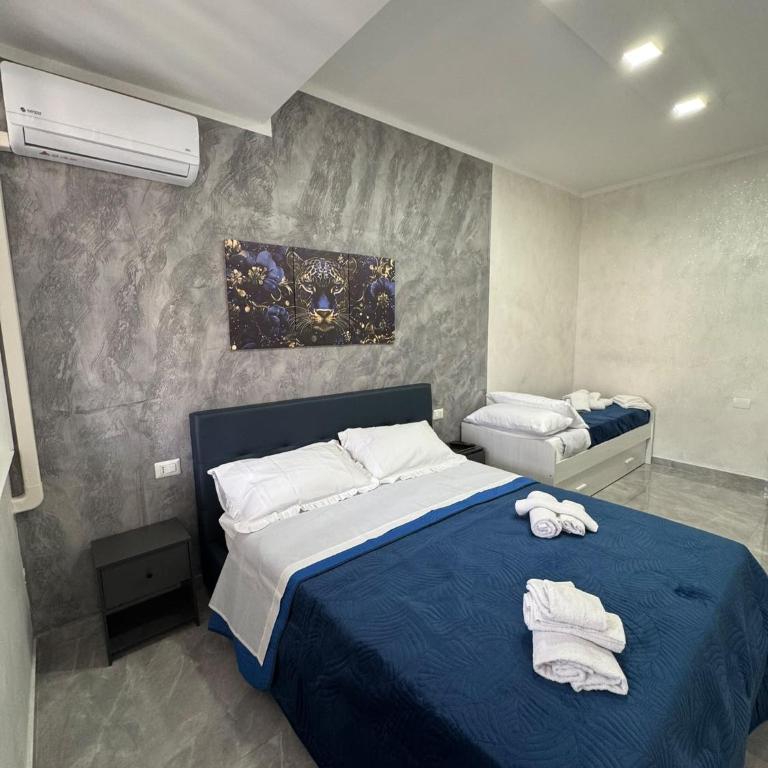 Stadium House Napoli - Vierbettzimmer mit eigenem Bad - 1