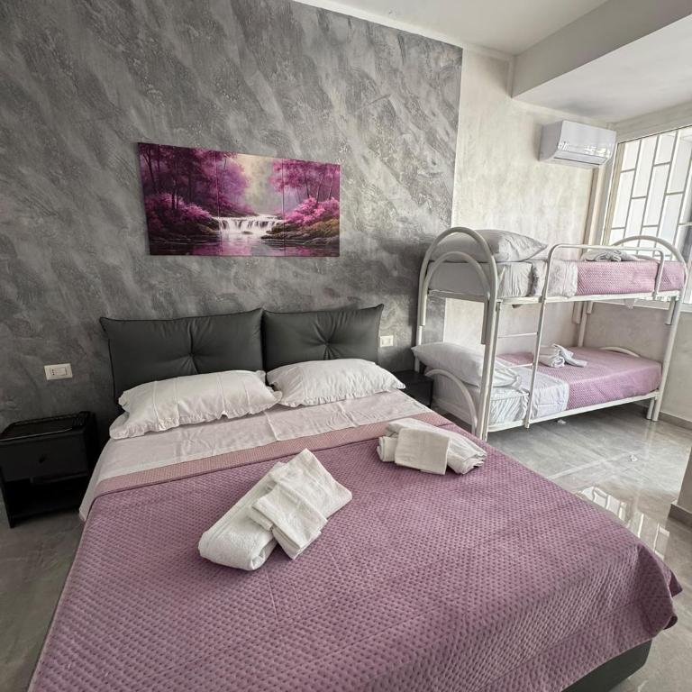 Stadium House Napoli - Vierbettzimmer mit eigenem Bad - 3