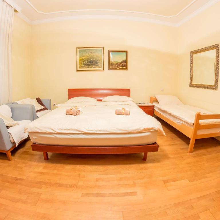 Villa Ami - Četvorokrevetna Soba sa Sopstvenim Kupatilom - 1