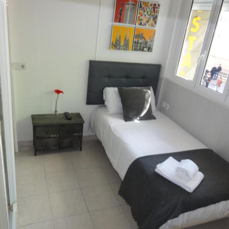 Hostal Lleida - Habitación Individual con aseo privado externo - 7