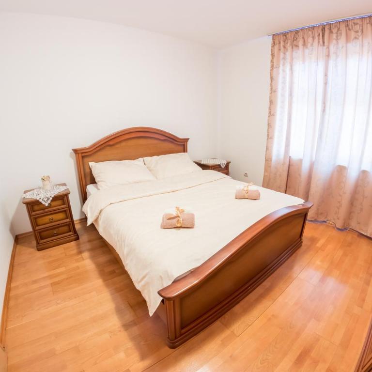 Villa Ami - Deluks Dvokrevetna Soba sa Bračnim Krevetom - 1