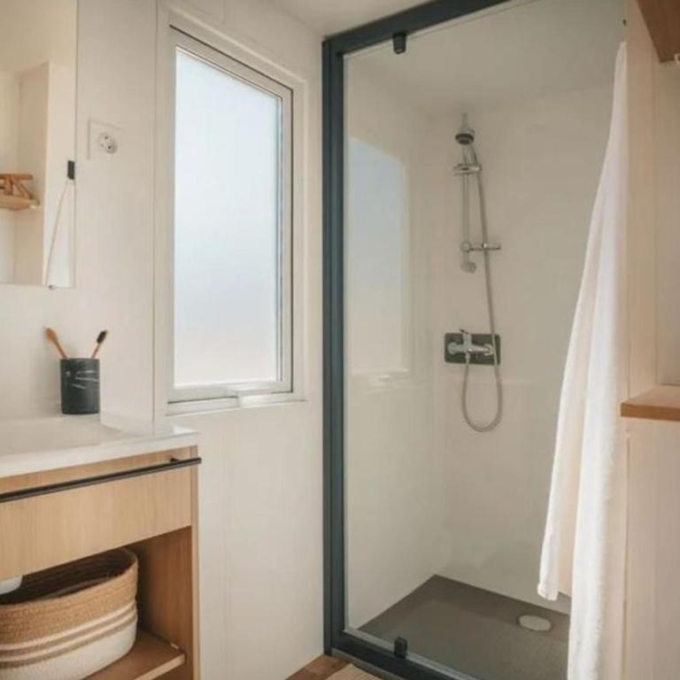 Mobil home accueillant, climatisé - 5 pers. - FR-1-929-13 - Mobile Home - 6