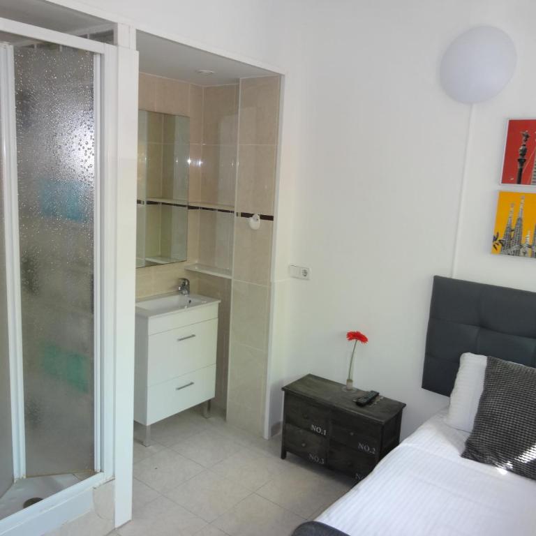 Hostal Lleida - Habitación Individual con aseo privado externo - 6