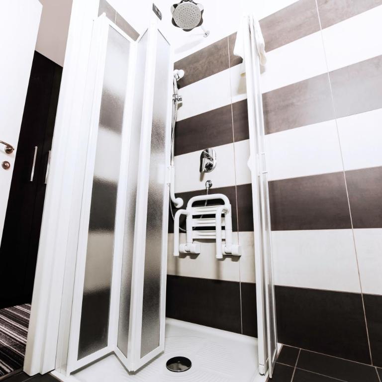 Hotel Principe Di Torino - Double or Twin Room - Disability Access - 4