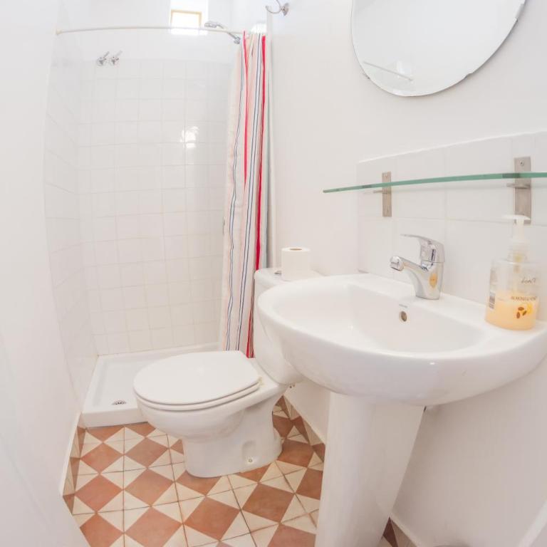 Villa Alicia Guest House - Double Room with Shared Bathroom - 12