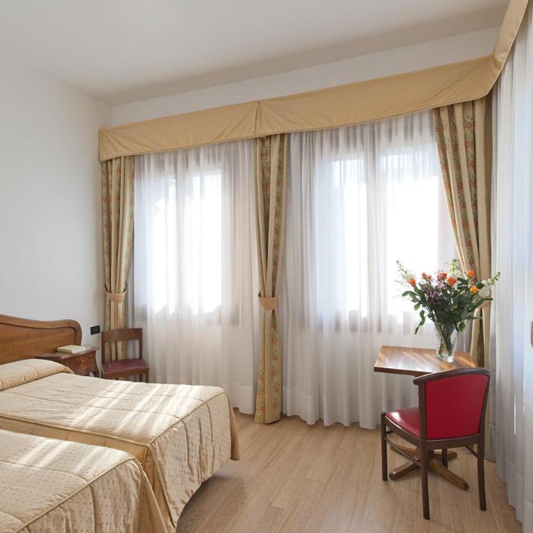 Hotel Cristallo - Camera Tripla Comfort - 2