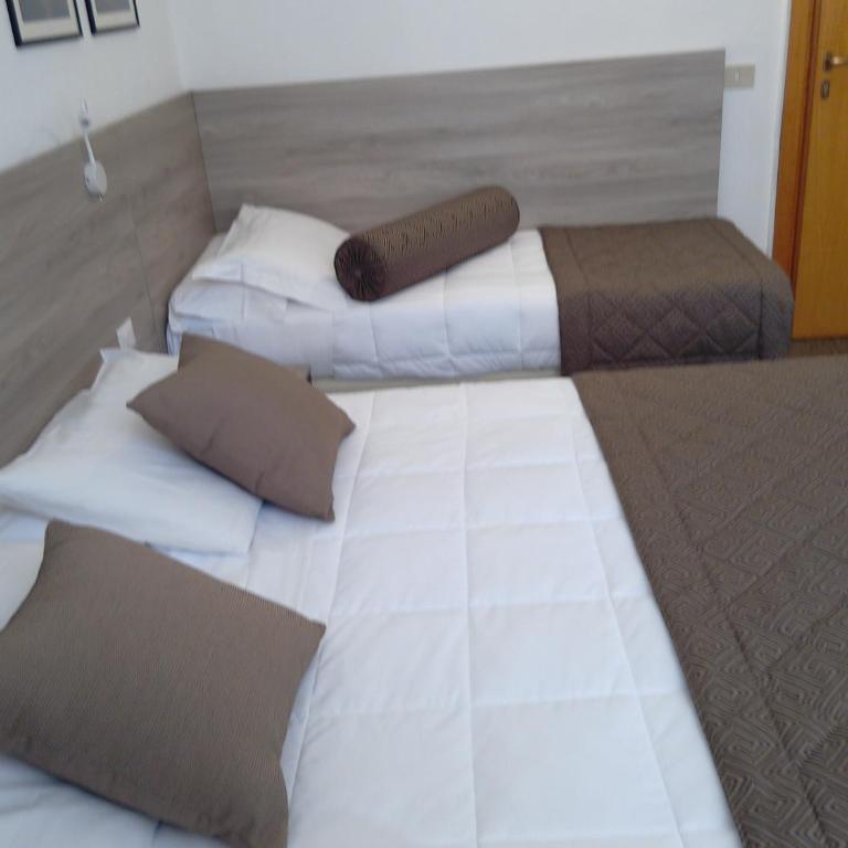 Hotel Citta' - Camera Matrimoniale con Letto Supplementare - 5