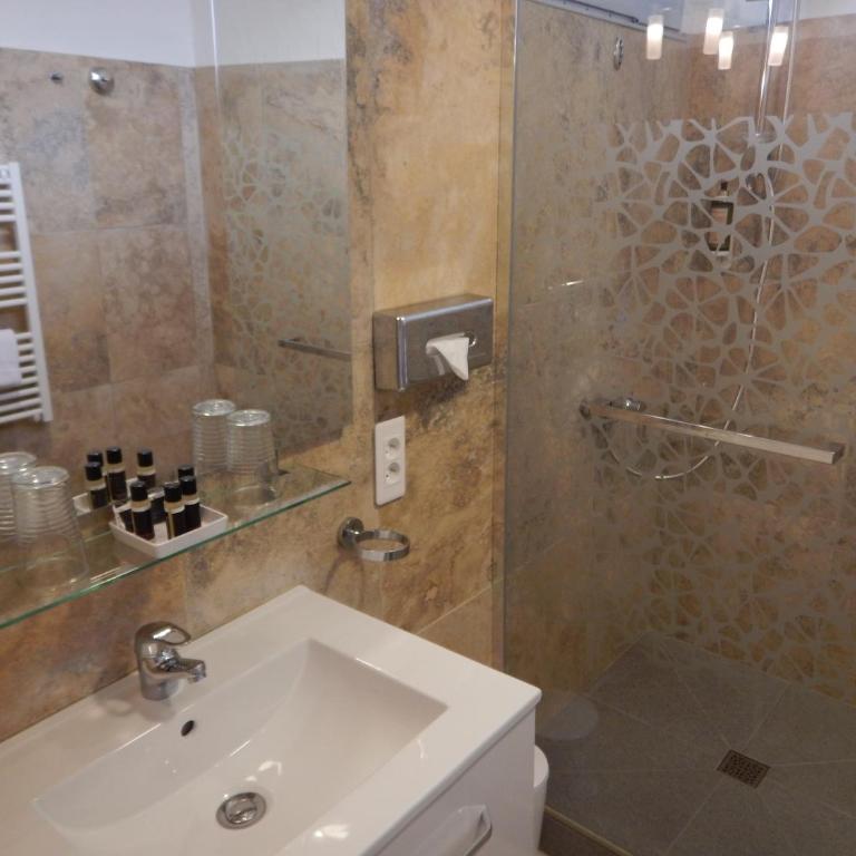 Hotel Miramar- Cap d'Antibes - La Garoupe plage - Chambre Double Classique - 9
