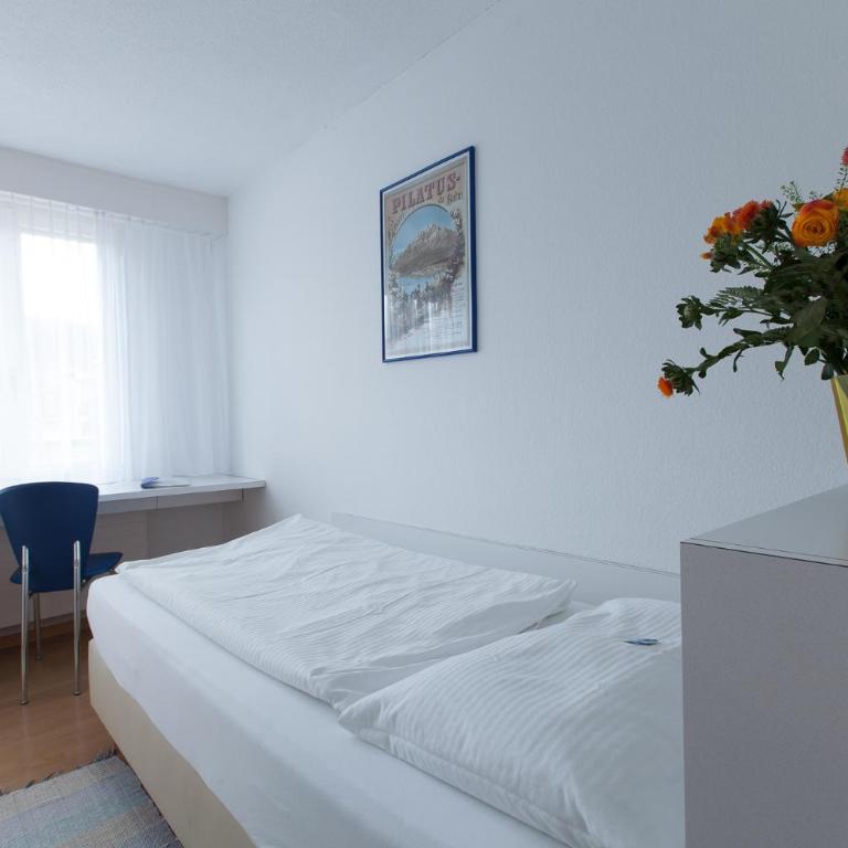 Hotel Alpha - Einzelzimmer mit Gemeinschaftsbad - 2