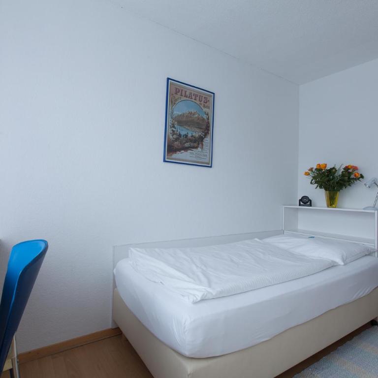 Hotel Alpha - Einzelzimmer mit Gemeinschaftsbad - 1