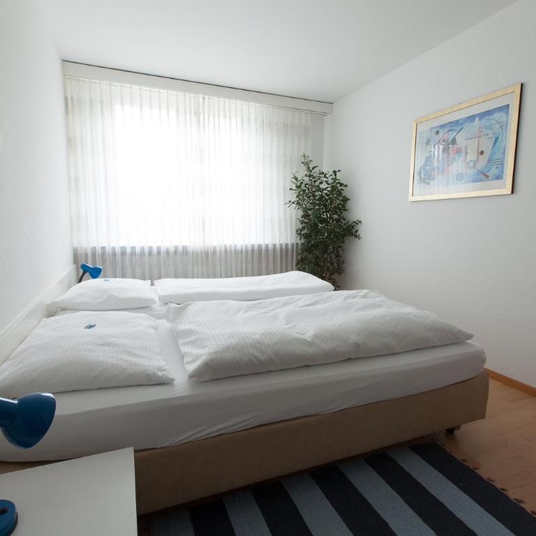 Hotel Alpha - Zweibettzimmer mit Gemeinschaftsbad - 2