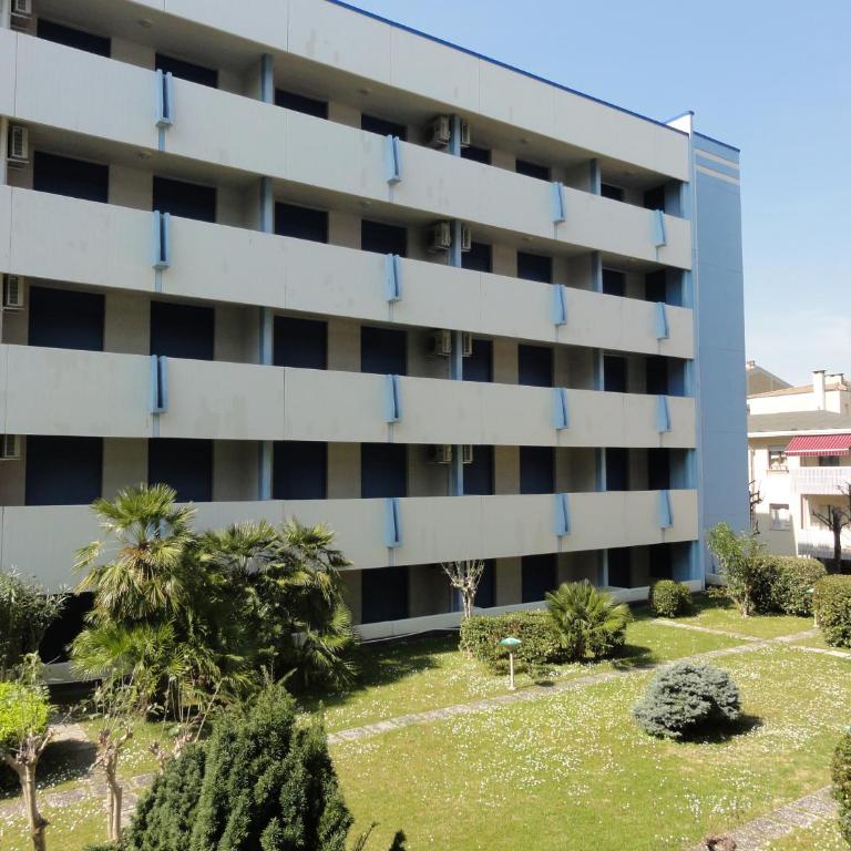 Residence Acapulco - Appartamento con 2 Camere da Letto - 2
