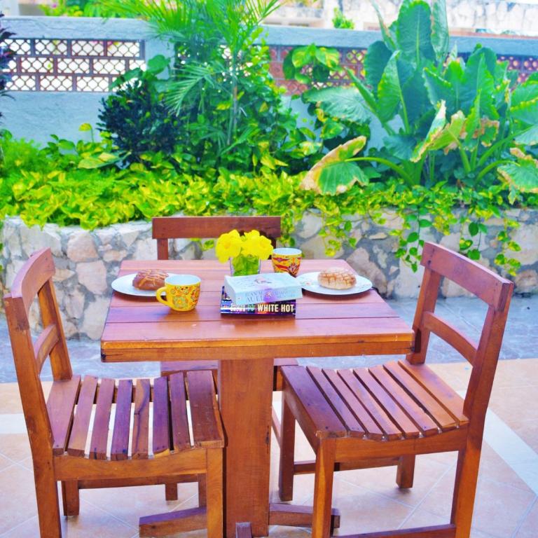 Corales Suites - Two-Bedroom Suite with Garden View - 9