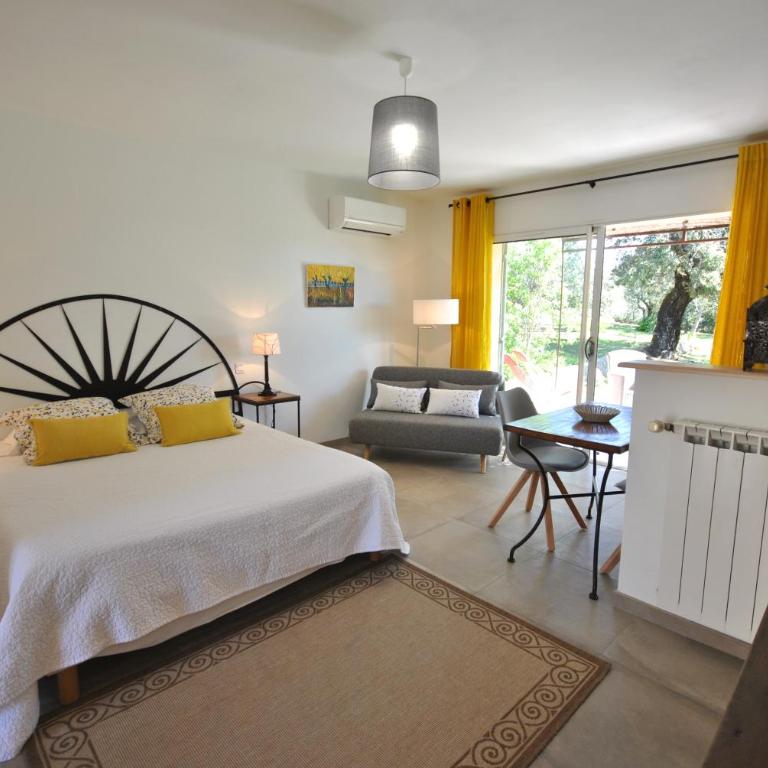 B&B La Badelle - Chambre Double avec Salle de Bains Privative - 1
