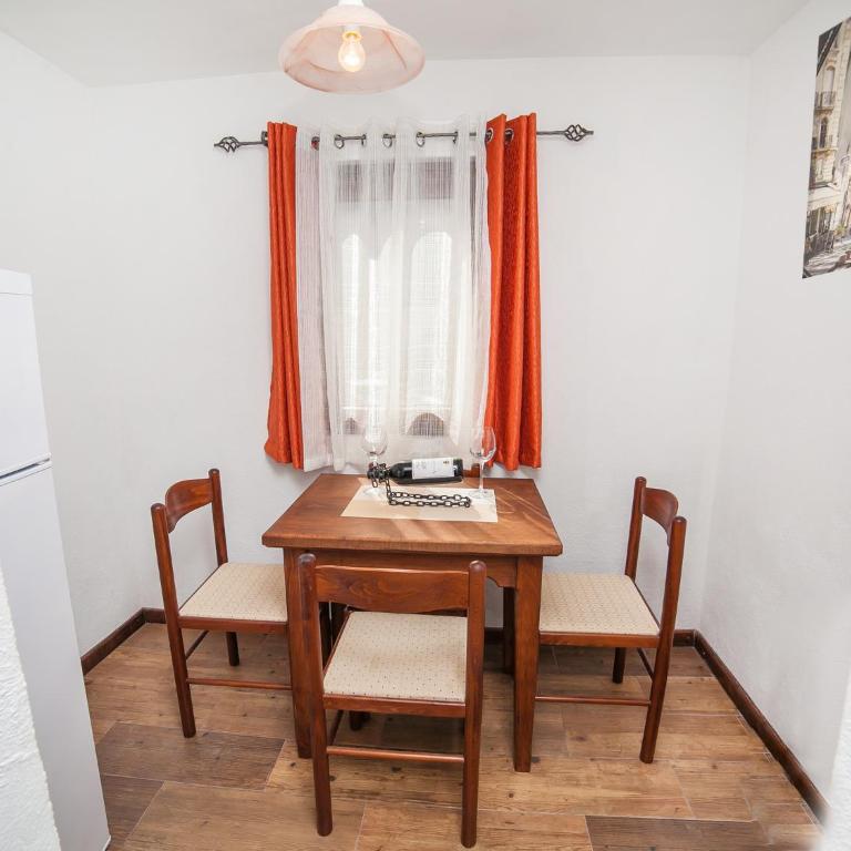 Apartments Ana - Standard One-Bedroom Apartment - 16