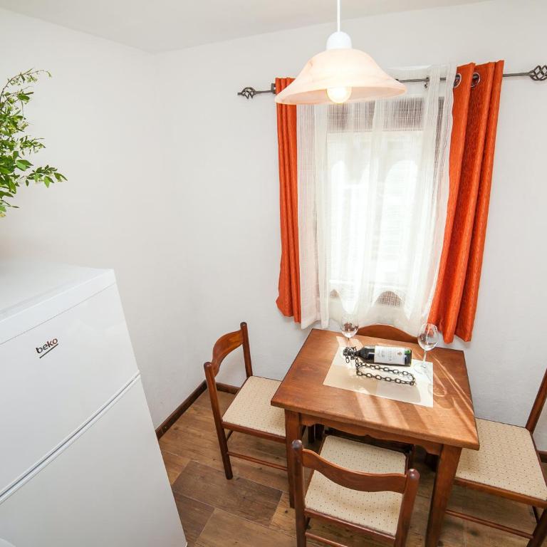 Apartments Ana - Standard One-Bedroom Apartment - 15