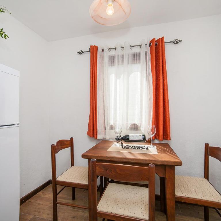 Apartments Ana - Standard One-Bedroom Apartment - 2