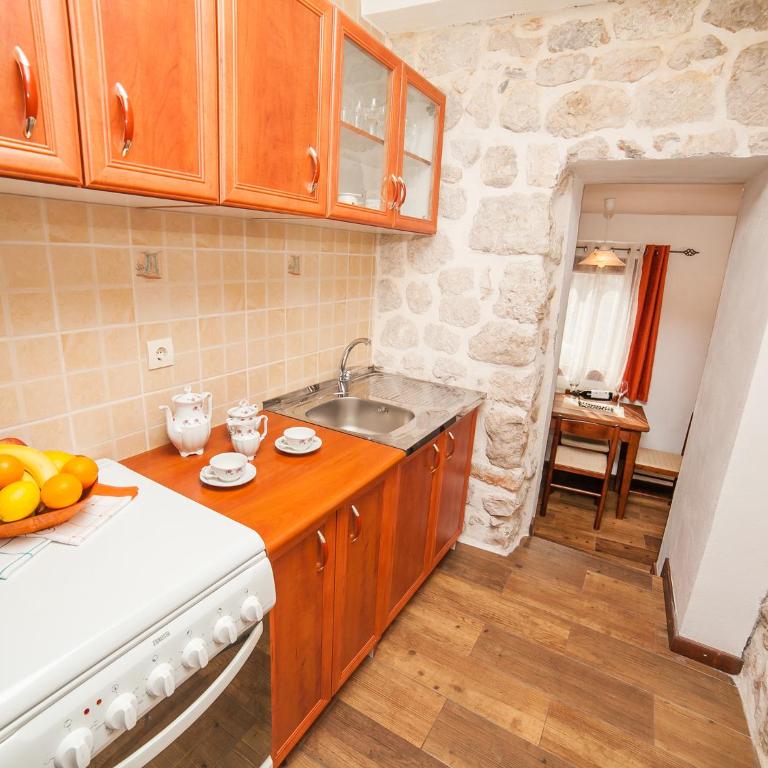 Apartments Ana - Standard One-Bedroom Apartment - 1