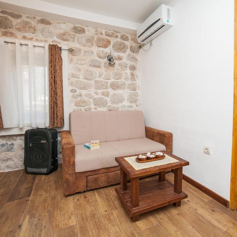 Apartments Ana - Standard One-Bedroom Apartment - 5