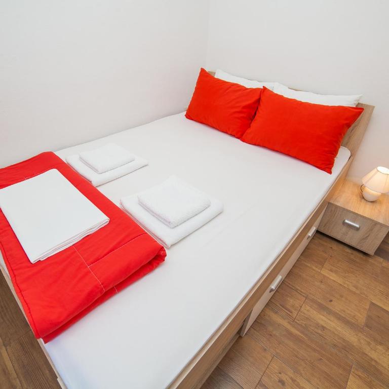 Apartments Ana - Standard One-Bedroom Apartment - 10