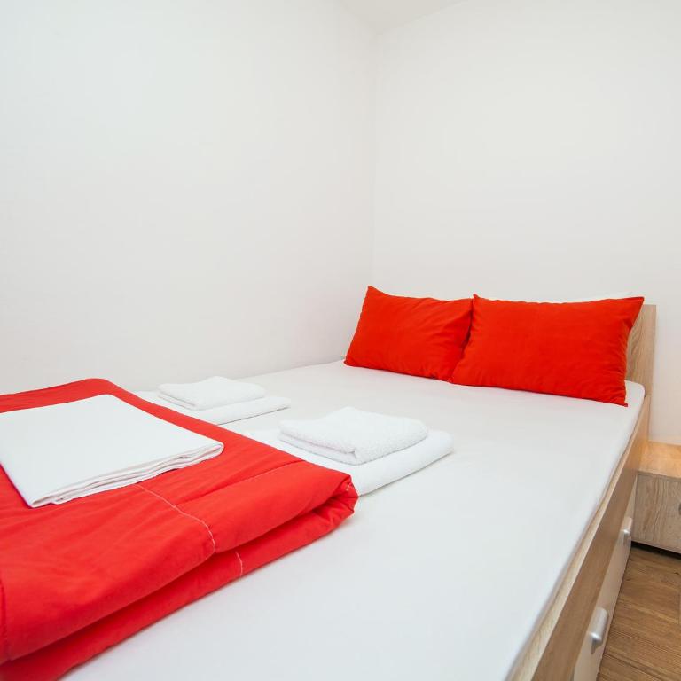 Apartments Ana - Standard One-Bedroom Apartment - 11