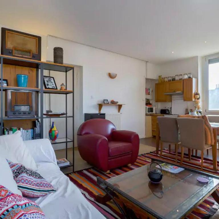T3 55m2 & Garage, proche Saône, et 5 min Vieux Lyon via Metro D - Appartement 2 Chambres - 2