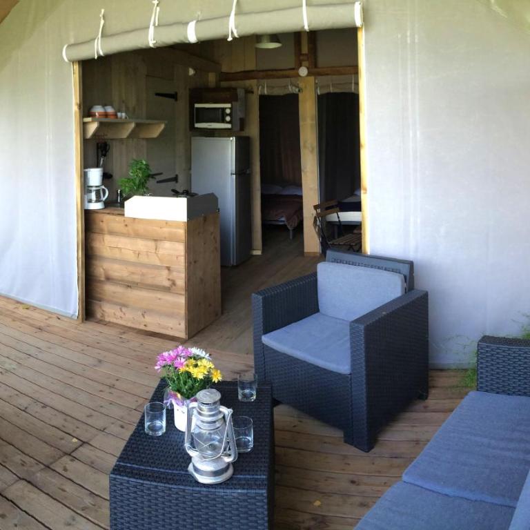 Camping Les Grillons - Bungalow - Vue sur Jardin - 2