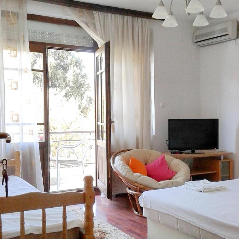 Hostel Nina Mostar - Triple Room with Shared Bathroom - 3