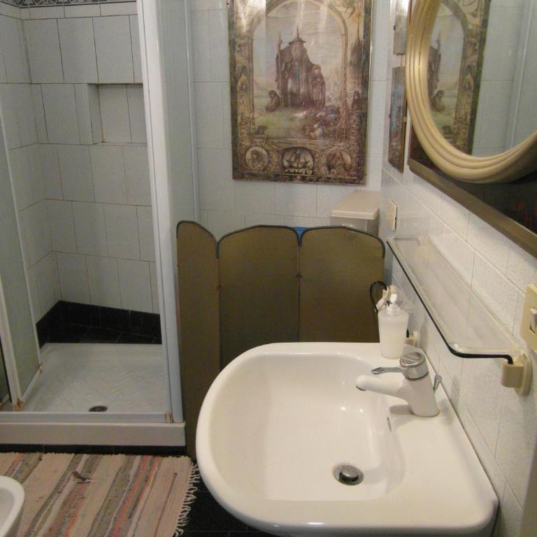 Abitazione Pigneto B&B - Camera Matrimoniale con Bagno in Comune - 12