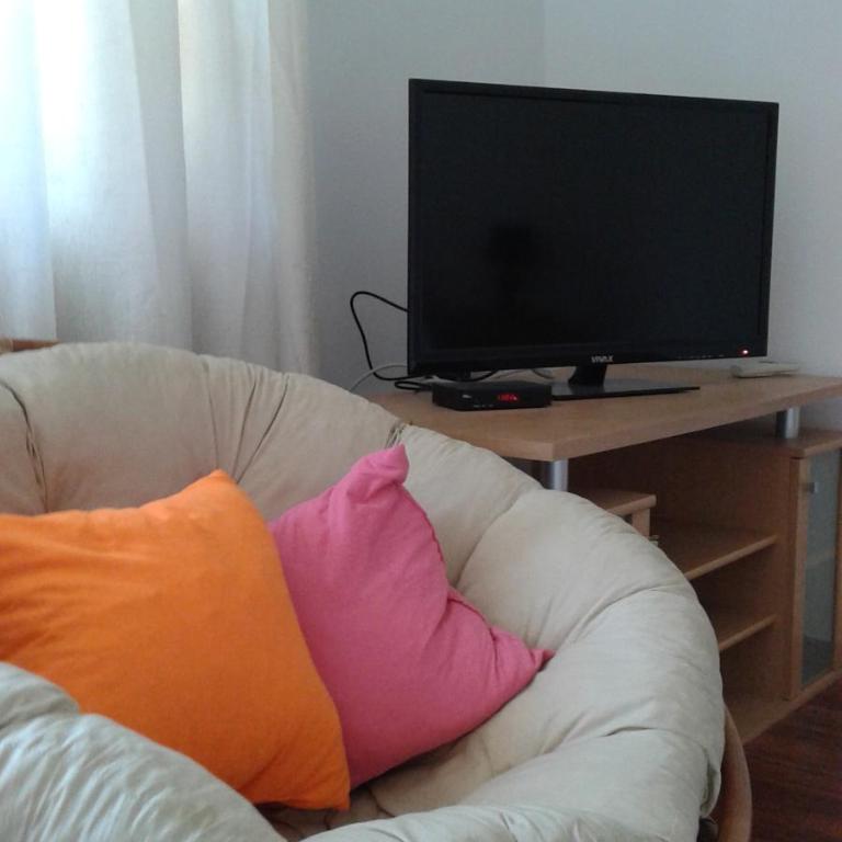 Hostel Nina Mostar - Triple Room with Shared Bathroom - 2