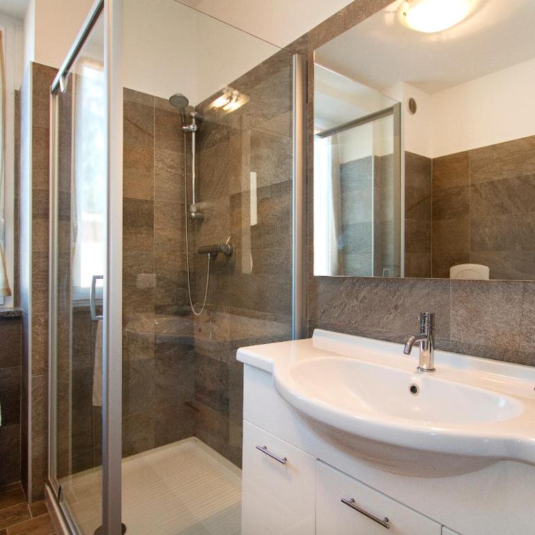 Apartments La Lombarda Centro Storico Stresa - One-Bedroom Superior Apartment - 11