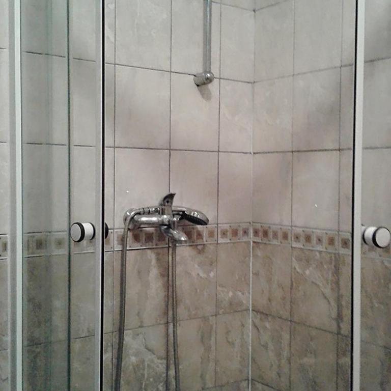 Hostel Nina Mostar - Quadruple Room with Shared Bathroom - 5