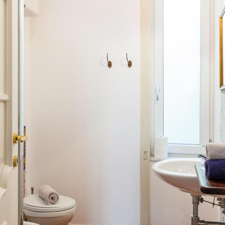 Don Pedro Rooms Vicerè di Toledo in the city center - Camera Matrimoniale con Bagno Privato Esterno - 11