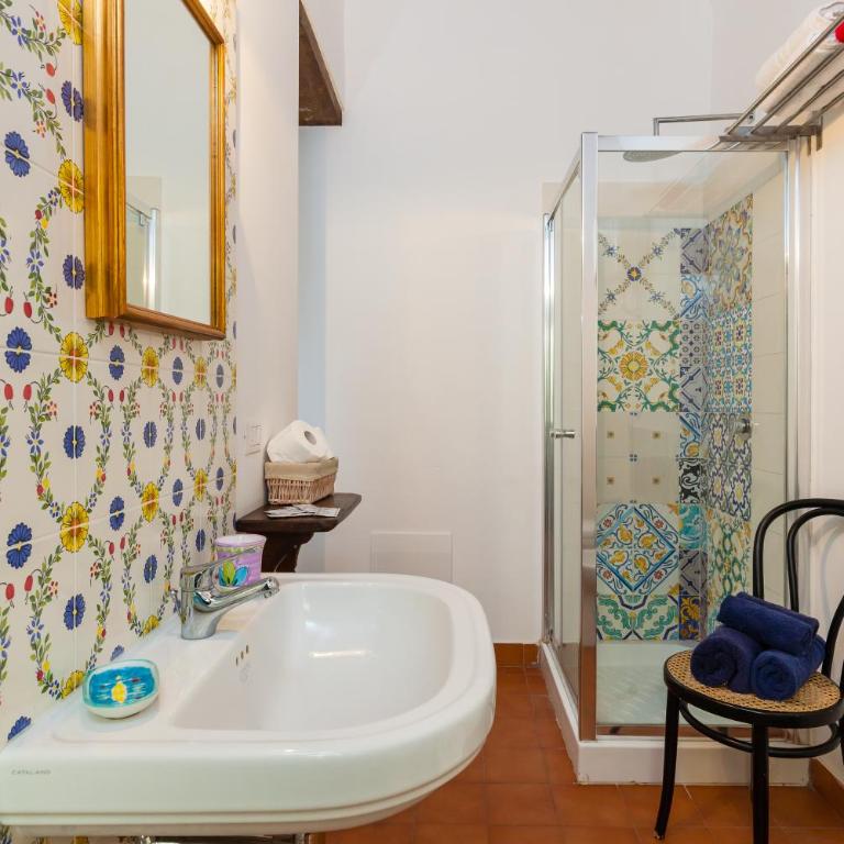 Don Pedro Rooms Vicerè di Toledo in the city center - Camera Quadrupla con Bagno Privato - 10