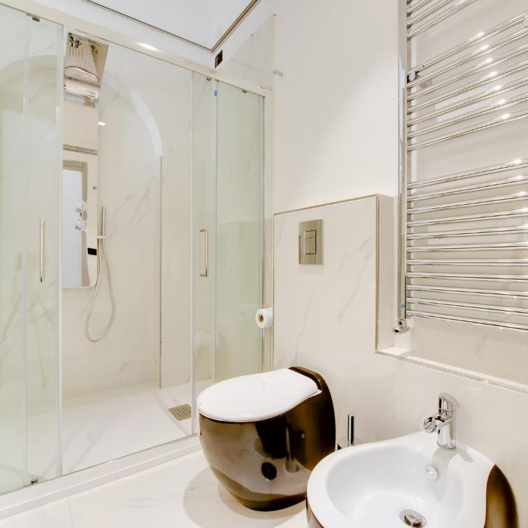 Queen Palace Suites - Standard Double Room - 6
