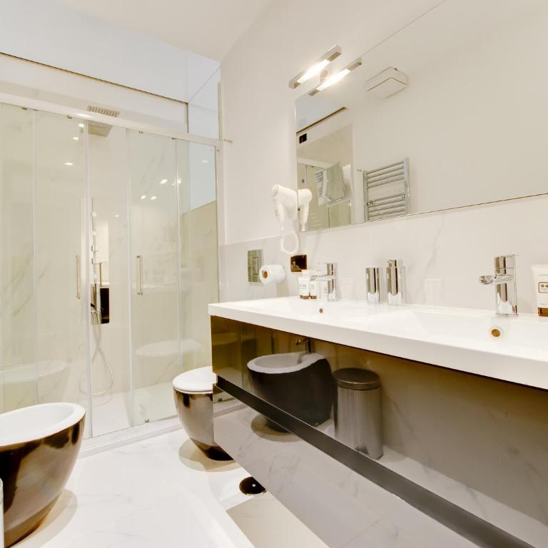 Queen Palace Suites - One-Bedroom Apartment (4 Adults) - 4